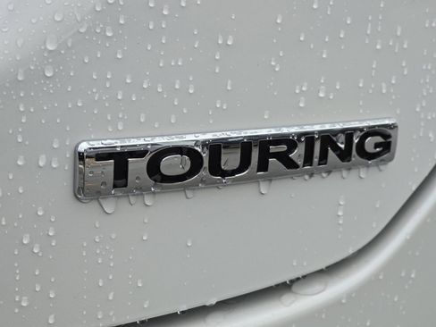 New 2025 Honda Pilot Touring image 14