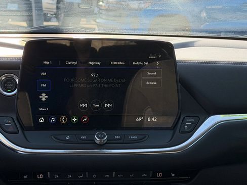 Used 2024 Chevrolet Blazer LT w/ Convenience Package image 11