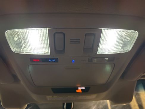 Used 2018 Subaru Outback 2.5i Touring image 23