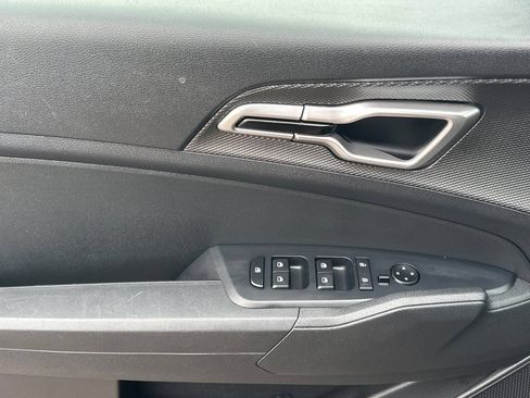 Used 2025 Kia Sportage LX AWD/4WD image 11