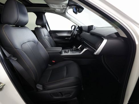 Used 2025 MAZDA CX-70 Plug-In Hybrid w/ Premium Pkg image 10