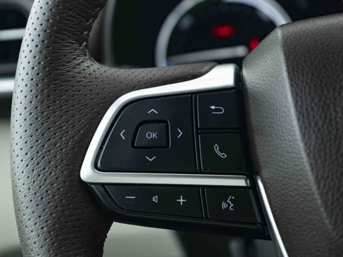 Used 2024 Toyota Sienna Platinum FWD image 22