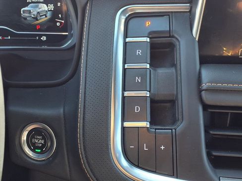 Used 2023 GMC Yukon AT4 w/ AT4 Premium Plus Package AWD/4WD image 10