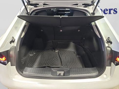 Used 2023 Toyota Prius LE AWD/4WD image 4