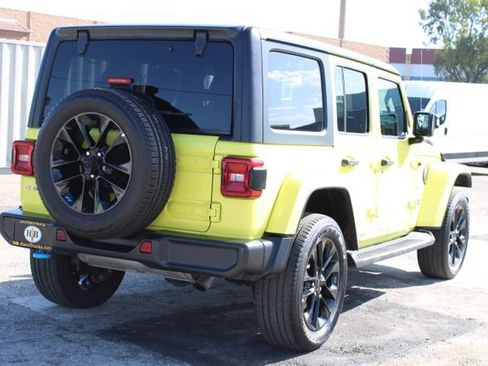 Used 2022 Jeep Wrangler Unlimited Sahara w/ Cold Weather Group AWD/4WD image 5