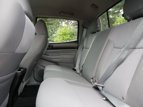 Used 2015 Toyota Tacoma 4x4 Double Cab w/ TRD Sport Package image 13