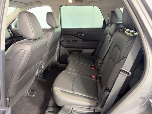 Used 2025 Nissan Pathfinder SL AWD/4WD image 7