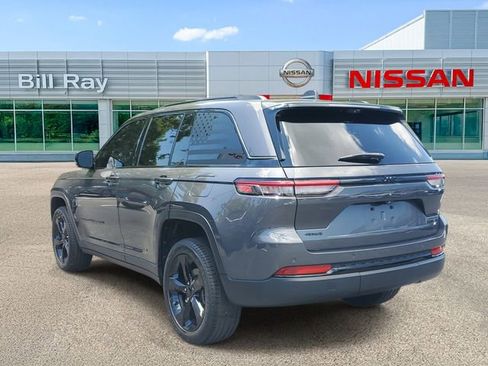 Used 2022 Jeep Grand Cherokee Limited w/ Luxury Tech Group II AWD/4WD image 3