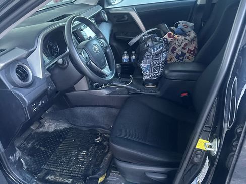 Used 2018 Toyota RAV4 LE image 4