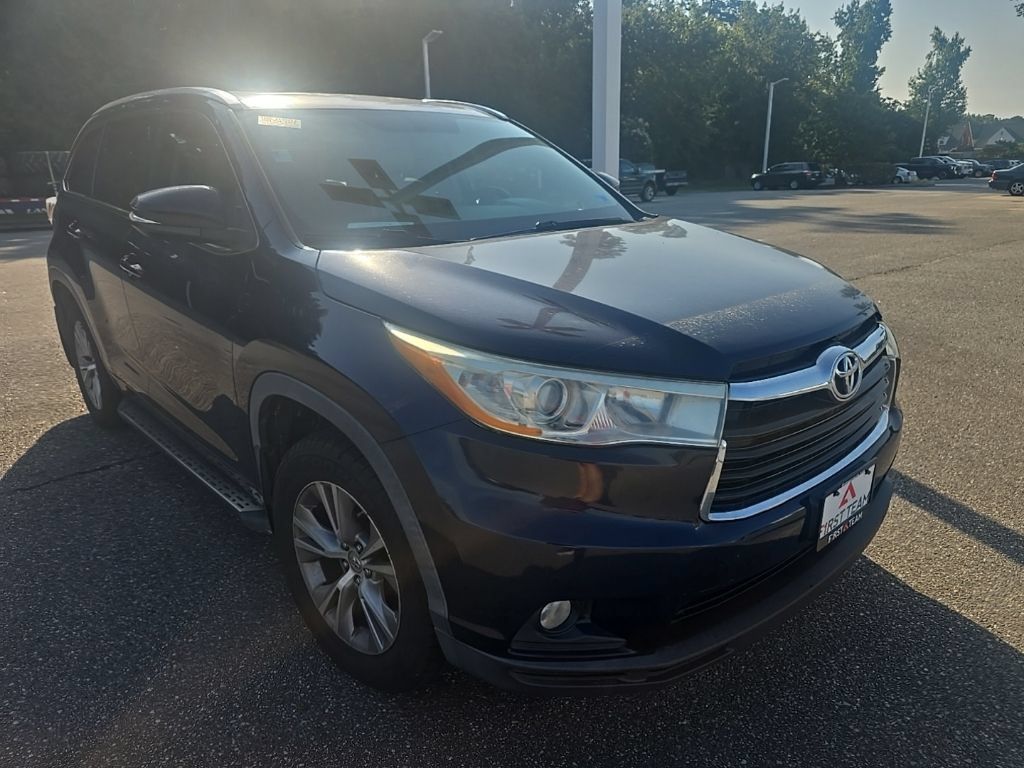Used 2014 Toyota Highlander XLE AWD/4WD image 3