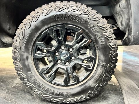 Used 2025 Chevrolet Silverado 1500 ZR2 w/ Technology Package AWD/4WD image 11