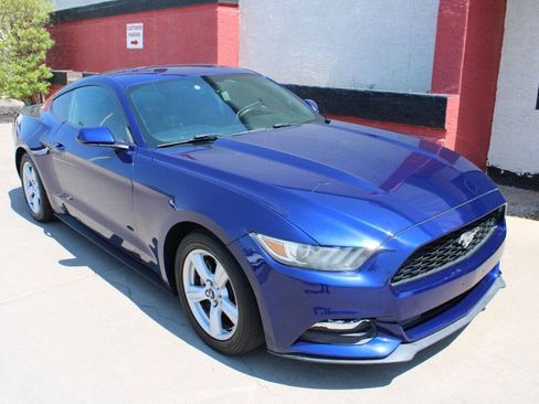 Used 2016 Ford Mustang Coupe RWD image 5