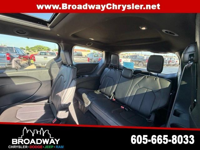 New 2027 Chrysler Pacifica Select FWD image 15