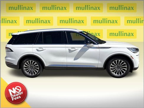 Used 2022 Lincoln Aviator Reserve w/ Elements Package Plus image 2