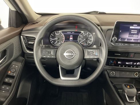 Used 2023 Nissan Rogue SV image 13