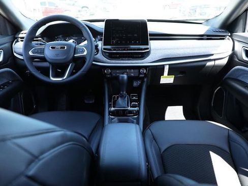 New 2025 Jeep Compass Latitude image 26