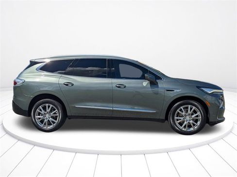 Used 2022 Buick Enclave Essence w/ Experience Buick Package image 2