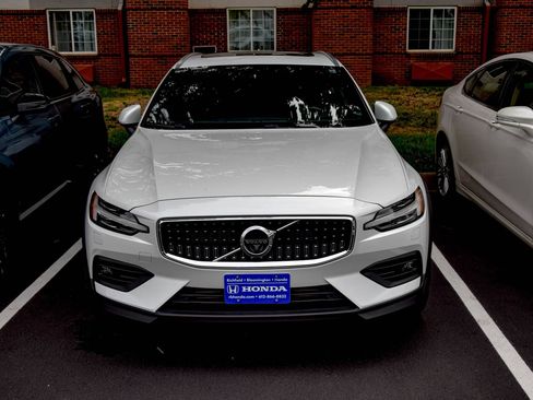 Used 2022 Volvo V60 T5 Cross Country w/ Advanced Package AWD/4WD image 13