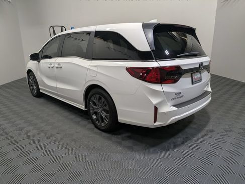 New 2026 Honda Odyssey Touring image 4