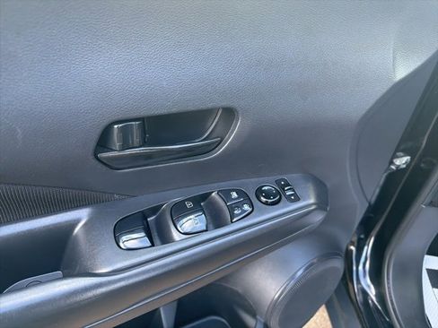 Used 2021 Nissan Kicks S image 24