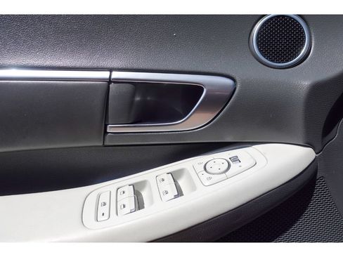 Used 2023 Hyundai Sonata SEL w/ Preferred Accessory Package FWD image 12