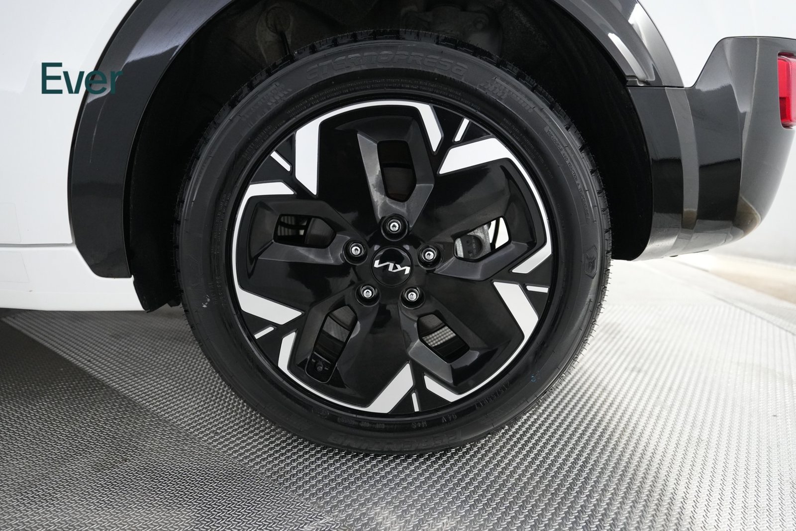 Used 2024 Kia Niro Wind w/ Wind Preserve Package FWD image 9
