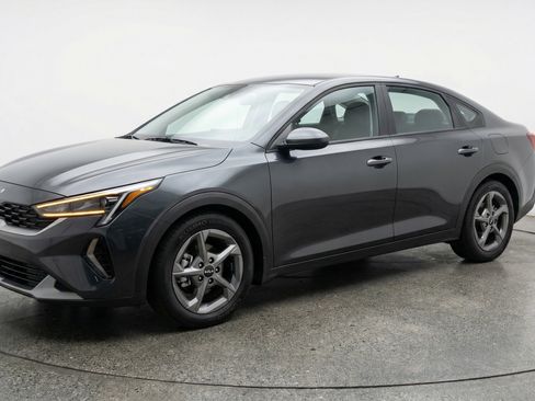 Used 2025 Kia K4 LXS image 3