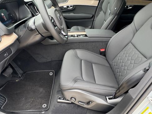 New 2026 Volvo XC90 B5 Core w/ Protection Package Premier image 17