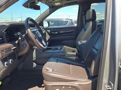 Used 2023 GMC Yukon Denali image 4