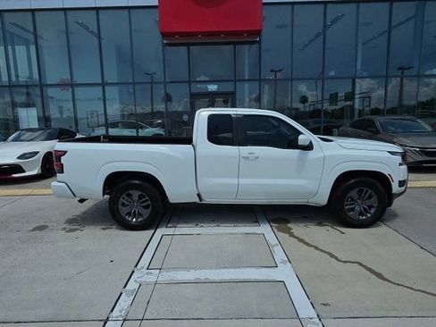 Used 2025 Nissan Frontier SV RWD image 4