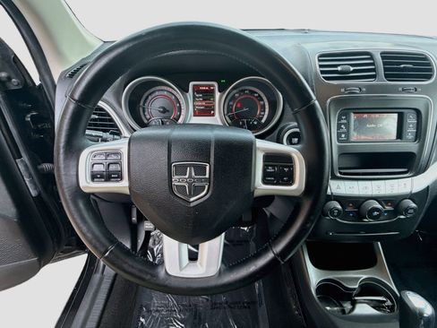 Used 2019 Dodge Journey SE w/ Connectivity Group FWD image 8