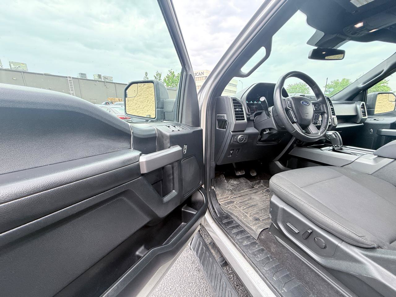 Used 2019 Ford F150 XLT w/ Equipment Group 302A Luxury AWD/4WD image 9