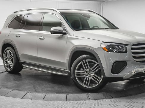 Used 2025 Mercedes-Benz GLS 450 4MATIC image 1