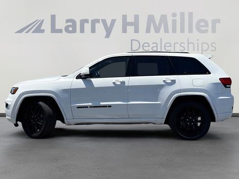 Used 2022 Jeep Grand Cherokee Laredo X RWD image 2