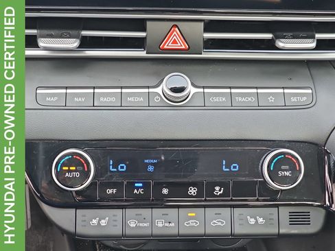 Certified 2025 Hyundai Elantra Limited image 28