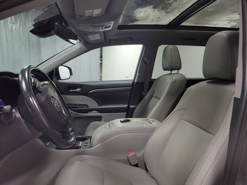 Used 2019 Toyota Highlander Limited Platinum AWD/4WD image 15
