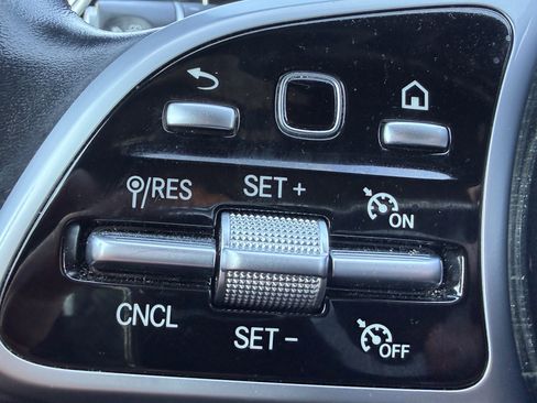 Used 2019 Mercedes-Benz E 300 4MATIC image 32