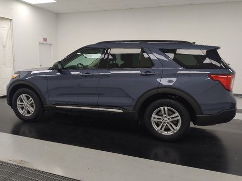 Used 2021 Ford Explorer XLT w/ Class III Trailer Tow Package AWD/4WD image 3