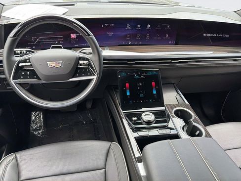 Certified 2026 Cadillac Escalade ESV Luxury AWD/4WD image 7
