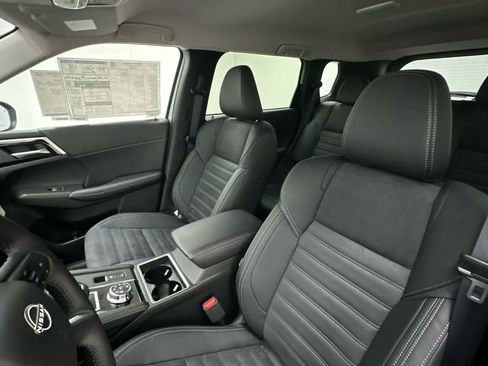 New 2026 Nissan Rogue SL image 9