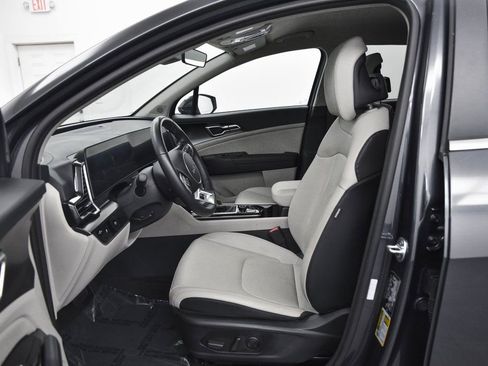 Used 2025 Kia Sportage EX image 13