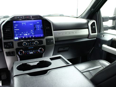 Used 2022 Ford F350 Lariat image 19