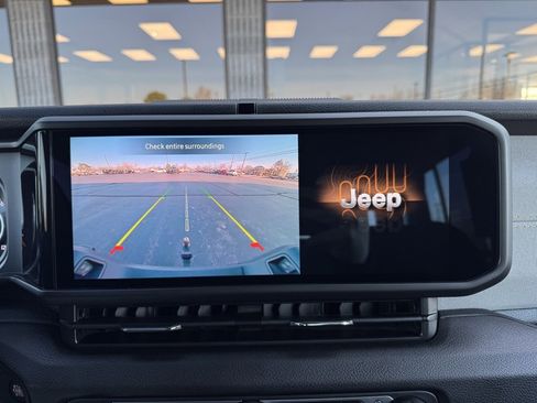 Used 2024 Jeep Gladiator Sport image 11