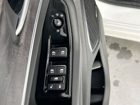 Used 2023 Jeep Grand Cherokee Overland AWD/4WD image 18