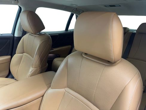 Used 2020 Lexus LS 500 w/ Accessory Package (Z2) RWD image 27