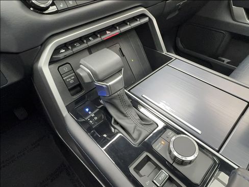 Used 2024 Toyota Tundra Platinum image 41