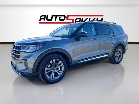 Used 2025 Ford Explorer Active w/ Active Comfort Package image 3