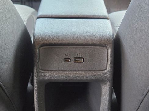 Certified 2025 Chevrolet Trax LT FWD image 17