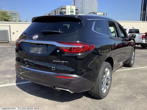 Used 2019 Buick Enclave Avenir w/ Avenir Technology Package FWD image 4