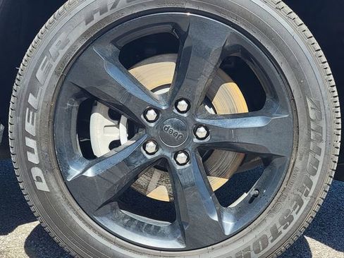 Certified 2023 Jeep Grand Cherokee L Laredo image 17